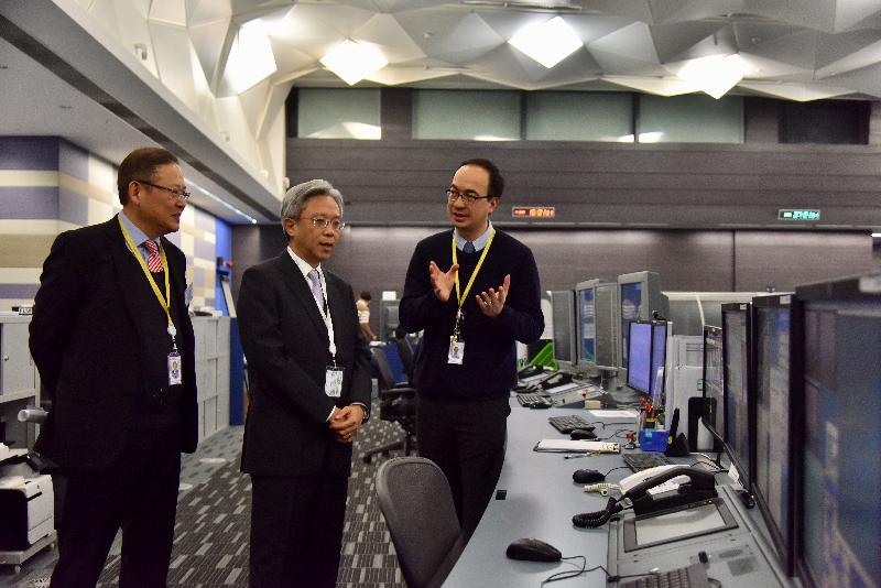 The Secretary for the Civil Service, Mr Joshua Law, today (January 10) visited the Civil Aviation Department. Photo shows Mr Law (centre) being briefed on the key features and operation of the new Air Traffic Management System. Looking on is the Director-General of Civil Aviation, Mr Simon Li (left).
