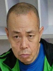 Leung Wa-kan is about 1.7 metres tall, 59 kilograms in weight and of thin build. He has a long face with yellow complexion and short black hair. He was last seen wearing a brown jacket, black trousers and black slippers.  