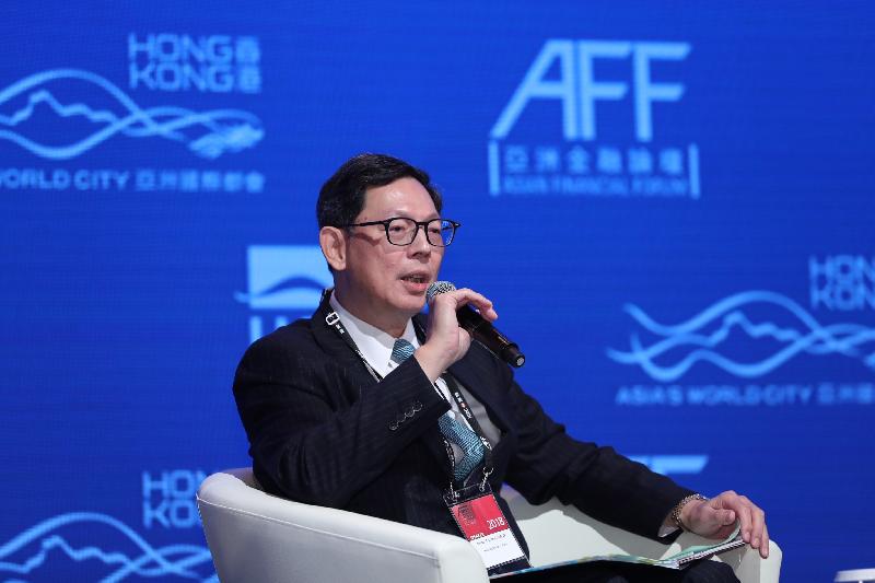 The Chief Executive of the Hong Kong Monetary Authority, Mr Norman Chan, leads the Policy Dialogue entitled "Impact of China Policies on Global Economic Development" at the Asian Financial Forum 2018 today (January 15).
