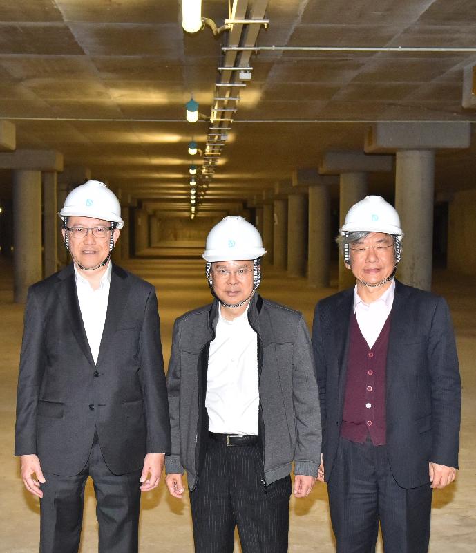 The Chief Secretary for Administration, Mr Matthew Cheung Kin-chung (centre), is pictured with the Director of Drainage Services, Mr Edwin Tong (left), and the Deputy Director of Drainage Services, Mr Mak Ka-wai (right), during his visit to the stormwater storage tank of the Happy Valley Underground Stormwater Storage Scheme today (January 15). 

