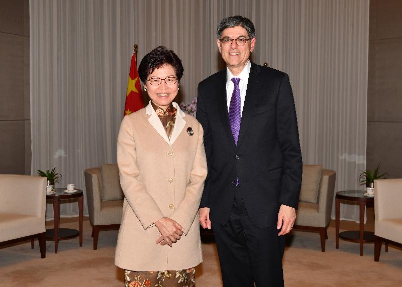 The Chief Executive, Mrs Carrie Lam, met a number of guest speakers of the Asian Financial Forum (AFF) separately yesterday and today (January 15 and 16) at the Chief Executive's Office to exchange views on global and regional economic, trade and financial development. Photo shows Mrs Lam (left) and the 76th United States Secretary of the Treasury, Mr Jacob J Lew (right).