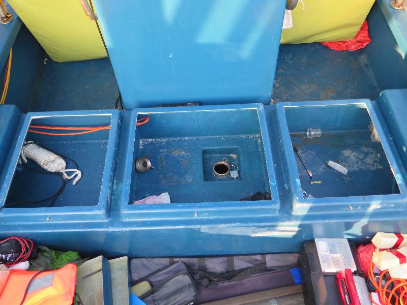 Hong Kong Customs yesterday (January 17) seized about 1 800 litres of suspected smuggled motor spirit with an estimated market value of about $30,000 and a duty potential of about $11,000. Photo shows the illegal fuel tank of the sampan connected with the case.