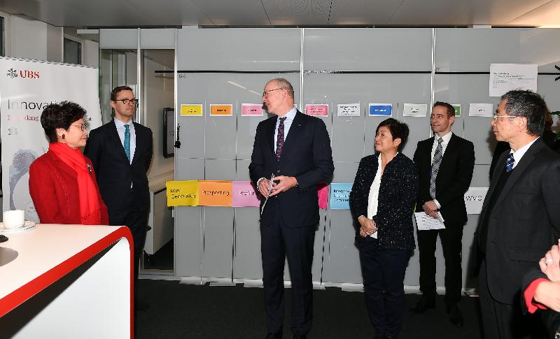 The Chief Executive, Mrs Carrie Lam, began her visit to Switzerland in Zurich today (January 22, Zurich time). Photo shows Mrs Lam (first left) visiting the UBS Wealth Management Micro Ecosystem and Digital Factory to know more about the application and development of financial technologies. The Secretary for Financial Services and the Treasury, Mr James Lau (first right), also attended.