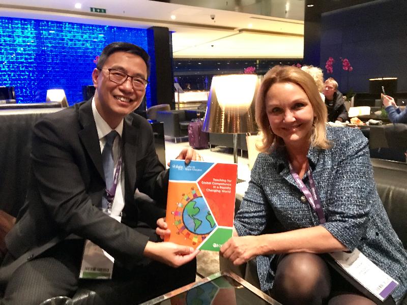 The Secretary for Education, Mr Kevin Yeung (left), meets with the President of the Asia Society, Ms Josette Sheeran, during the Education World Forum in London, the United Kingdom, yesterday (January 22, London time).