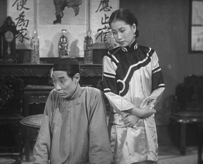 康樂及文化事務署香港電影資料館的「影畫早晨」節目於二月和三月以「夫妻檔•夫妻路」為題，選映六齣由多對著名影壇夫妻拍檔炮製，描寫男女、夫妻關係的電影。節目逢星期五上午十一時放映。圖為《審死官》（1948）劇照。