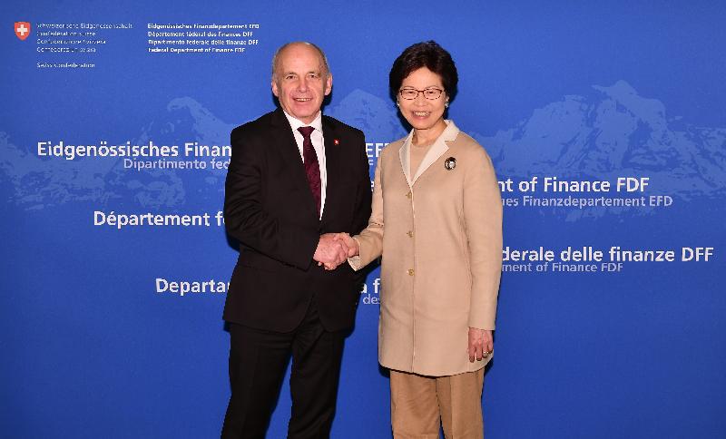 The Chief Executive, Mrs Carrie Lam, continued her visit to Switzerland in Bern and Basel today (January 23, Bern time). Photo shows Mrs Lam (right) meeting with the Vice-President of the Swiss Federal Council and Finance Minister, Mr Ueli Maurer (left) in Bern this morning.