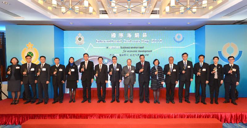 The Chief Secretary for Administration, Mr Matthew Cheung Kin-chung (eighth right), and the Commissioner of Customs and Excise, Mr Hermes Tang (eighth left), propose a toast at the 2018 International Customs Day reception today (January 26).  Joining them are the President of the Legislative Council, Mr Andrew Leung (seventh right); the Secretary for Security, Mr John Lee (seventh left); the Secretary for Food and Health, Professor Sophia Chan (sixth right), the Acting Secretary for Commerce and Economic Development, Dr Bernard Chan (sixth left); the Deputy Director-General of the Economic Affairs Department and Head of Commercial Office of the Liaison Office of the Central People's Government in the Hong Kong Special Administrative Region, Mr Liu Yajun (fifth right); the Deputy Director-General of the Police Liaison Department of the Liaison Office of the Central People's Government in the Hong Kong Special Administrative Region, Ms Huang Zhimei (fifth left); the Director-General of Macau Customs Service, Mr Vong Iao Lek (fourth right); the Deputy Director-General of the Guangdong Sub-Administration of the General Administration of Customs of the People's Republic of China cum Director General of the Anti-smuggling Bureau of the Guangdong Sub-administration of the General Administration of Customs of the People's Republic of China, Mr Chen Jianwen (fourth left); and directorate of Hong Kong Customs.