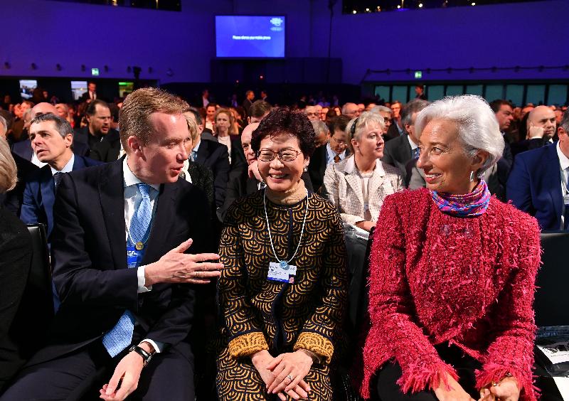 The Chief Executive, Mrs Carrie Lam, today (January 26, Davos time) continued to attend the World Economic Forum (WEF) Annual Meeting in Davos, Switzerland. Photo shows Mrs Lam (centre) chatting with the Managing Director of the International Monetary Fund, Ms Christine Lagarde (first right) and the President of WEF, Mr Borge Brende (first left) while attending the special address by the President of the United States in the afternoon.