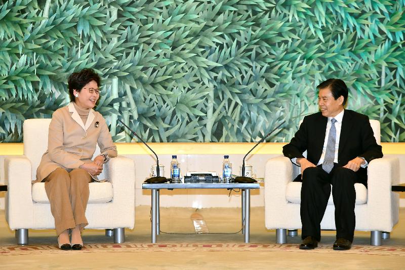 The Chief Executive, Mrs Carrie Lam (left), meets the Minister of Commerce, Mr Zhong Shan, in Beijing today (February 2).
