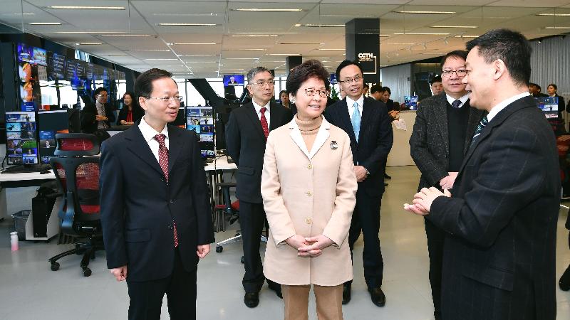 The Chief Executive, Mrs Carrie Lam (third left), visits the headquarters of China Central Television in Beijing today (February 2) to learn about the headquarters' operation. Also joining the visit are the Secretary for Financial Services and the Treasury, Mr James Lau (second left); the Secretary for Constitutional and Mainland Affairs, Mr Patrick Nip (third right); and the Director of the Chief Executive's Office, Mr Chan Kwok-ki (second right). 
