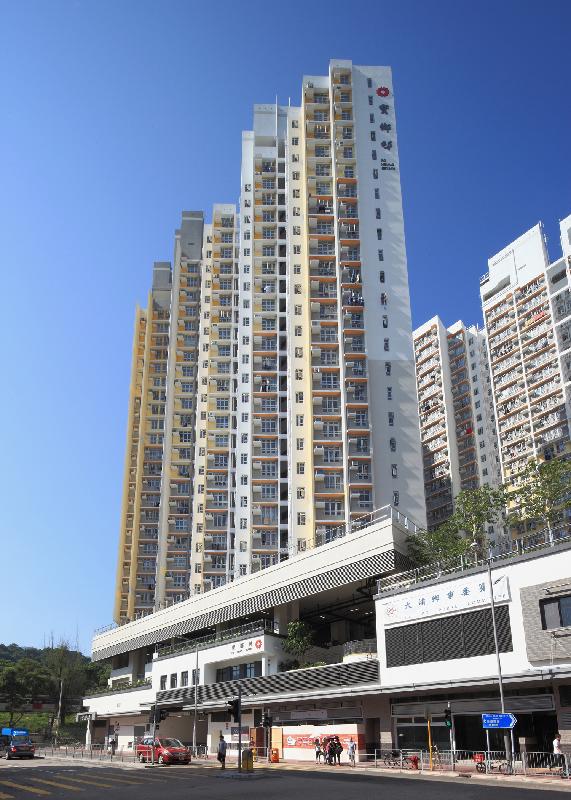 The Housing Authority's Po Heung Estate public housing project in Tai Po has garnered support from the community and boosted energy in the district. The two domestic blocks at the estate have a single aspect design with flats strategically oriented away from the sightline of the railway.