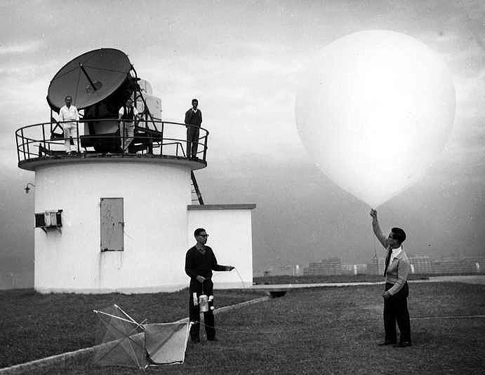The opening ceremony of the exhibition "Tracking Winds and Clouds: A Century of Archived Stories of the Observatory" was held today (February 5) at the Hong Kong Public Records Building. Picture shows Observatory staff releasing a radiosonde at King's Park Meteorological Station for measurement of the upper atmosphere in the 1950s.