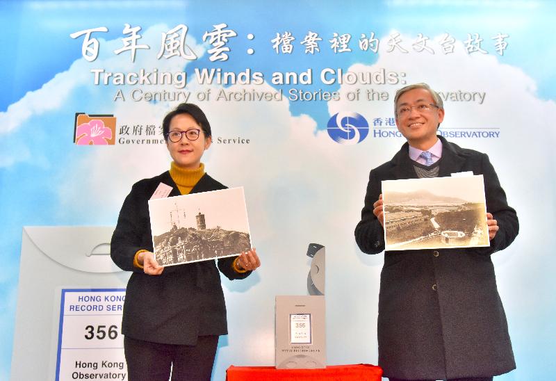 The opening ceremony of the exhibition "Tracking Winds and Clouds: A Century of Archived Stories of the Observatory" was held today (February 5) at the Hong Kong Public Records Building. Picture shows the Director of Administration, Ms Kitty Choi (left), and the Director of the Hong Kong Observatory, Mr Shun Chi-ming (right), officiating at the opening ceremony.