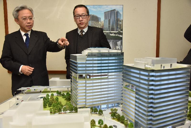 The Secretary for the Civil Service, Mr Joshua Law, today (February 5) visited the Government Property Agency. Photo shows Mr Law (left) being briefed by the Government Property Administrator, Mr Tommy Yuen (right), on the West Kowloon Government Offices project.
