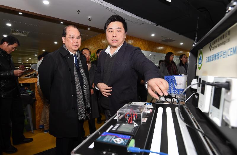 The Chief Secretary for Administration, Mr Matthew Cheung Kin-chung (left), today (February 5) visits the Shenzhen-Hong Kong Youth Innovation Entrepreneurship Base in Nanshan District in Shenzhen and is briefed by an entrepreneur from Hong Kong to understand the business operations in the Base.