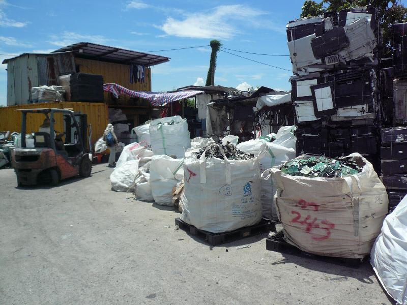 The Environmental Protection Department seized chemical waste at two recycling sites in Yuen Long and Sheung Shui in June and July last year respectively. 