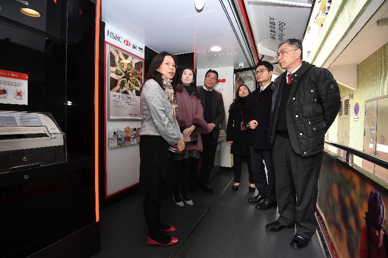 The Secretary for Financial Services and the Treasury, Mr James Lau (first right), visits a mobile branch serviced by HSBC at Mei Tung Estate this afternoon (February 7), to see for himself the services offered by the mobile bank.