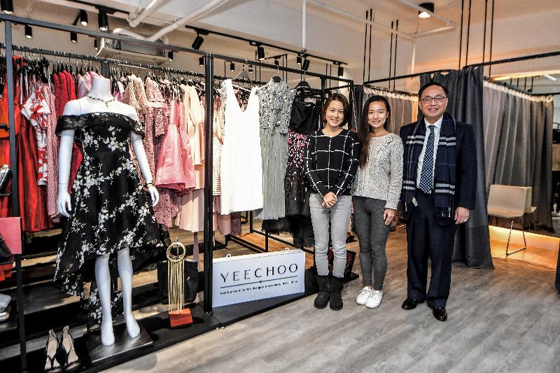 The Secretary for Innovation and Technology, Mr Nicholas W Yang (right), is photographed with the co-founders of the online outfit and accessories rental platform Yeechoo, Ms Abby Zhang (centre) and Ms Shan Shan (left), during his visit to Central and Western District today (February 8). 