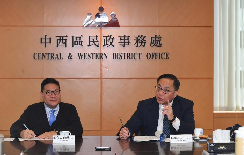 The Secretary for Innovation and Technology, Mr Nicholas W Yang (right), meets with members of the Central and Western District Council (C&WDC) to listen to their views on district affairs and innovation and technology developments today (February 8). Also present is the Chairman of the C&WDC, Mr Yip Wing-shing (left).