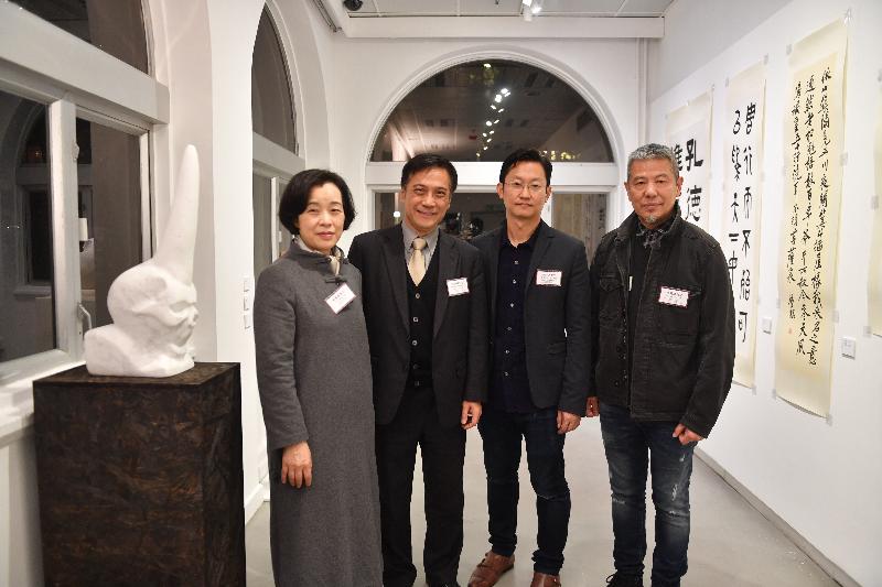 The opening ceremony of the "Art Specialist Course 2017-18 Graduation Exhibition" was held today (February 9) at the Hong Kong Visual Arts Centre. Officiating guests included (from left) the Head of the Art Promotion Office, Dr Lesley Lau; the Assistant Director of Leisure and Cultural Services (Heritage and Museums), Mr Chan Shing-wai; the Art Specialist Course (Chinese Calligraphy) Course Coordinator, Chui Pui-chee; and the Art Specialist Course (Sculpture) Course Coordinator, Lee Chin-fai. 