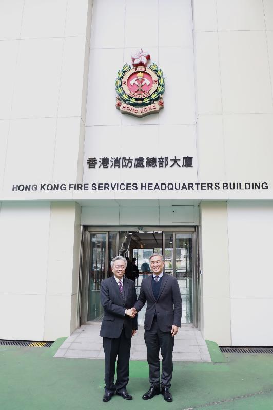 The Secretary for the Civil Service, Mr Joshua Law, visited the Fire Services Department today (February 9). Photo shows Mr Law (left) with the Director of Fire Services, Mr Li Kin-yat (right).