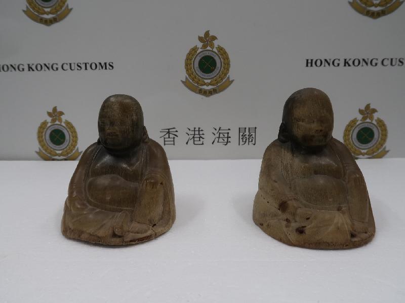 香港海关今日（二月十一日）在香港国际机场检获约一点四公斤怀疑犀牛角制品，估计市值约三十万元。