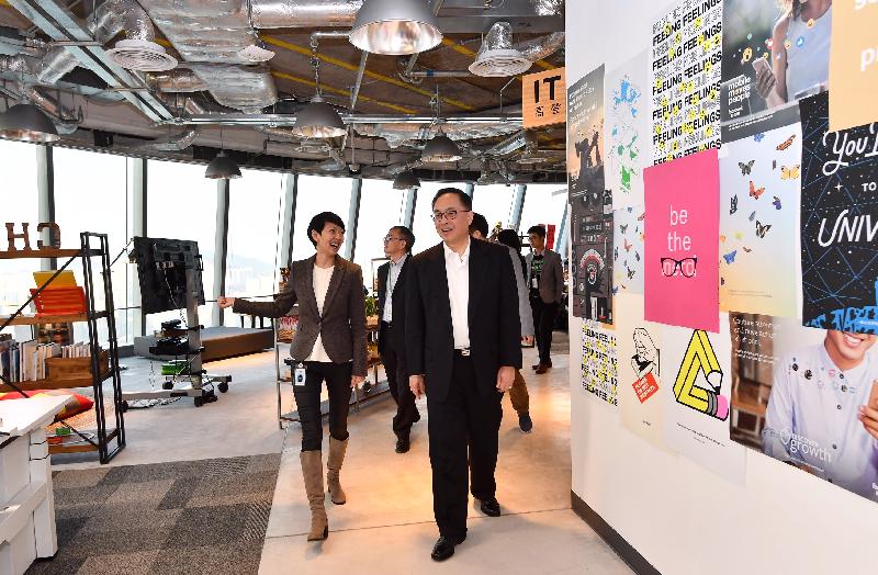 The Secretary for Information and Technology, Mr Nicholas W Yang (right), is given a guided tour by Facebook's Head of Greater China, Ms Jayne Leung (left), at the Hong Kong headquarters of Facebook today (February 13).