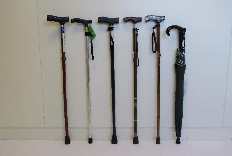 香港海關今日（二月十四日）公布過去兩星期就手杖及手杖傘進行巡查行動，發現五款懷疑不安全的手杖及一款懷疑不安全的手杖傘。