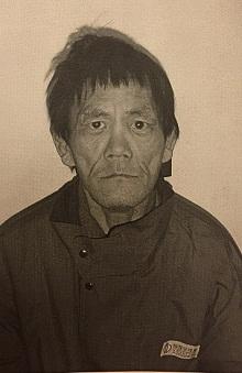 Fung Sek-ki, aged 60, is about 1.56 metres tall, 41 kilograms in weight and of thin build. He has a long face with yellow complexion and short hair. He was last seen wearing a striped T-shirt, green camouflage vest, grey jacket, grey trousers, sandals and sunglasses.