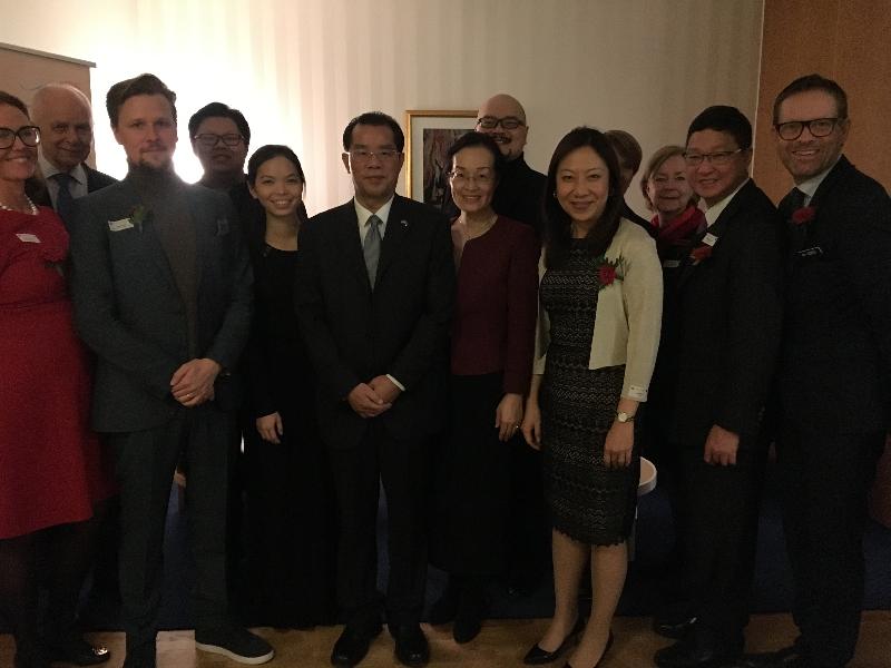 The Chairman of the Hong Kong Chamber of Commerce in Sweden, Mr Rasmus Rahm (front row, second left); the Chinese Ambassador to Sweden, Mr Gui Congyou (front row, third left ); the Director-General of the Hong Kong Economic and Trade Office, London, Ms Priscilla To (front row, third right); the Administrative Director of the Ming Wai Lau Centre for Reparative Medicine of the Karolinska Institutet, Ms Marie Tell (back row, first right); the Regional Director, Europe, of the Hong Kong Trade Development Council, Mr William Chui (front row, second right); and the Head of Sales Sweden and Finland of SAS, Mr Anders Wahlström (front row, first right), are pictured at a Chinese New Year reception held in Stockholm, Sweden, on February 6 (Stockholm time).