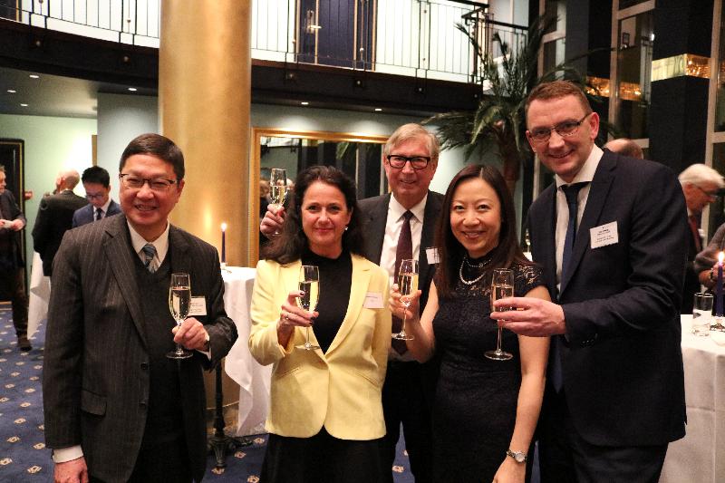 From left: the Regional Director, Europe, of the Hong Kong Trade Development Council, Mr William Chui; the Vice-President of the Norway-Hong Kong Chamber of Commerce, Ms Cathrine Jahnsen; the President of the Norway-Hong Kong Chamber of Commerce, Mr Einar Steen-Olsen; the Director-General of the Hong Kong Economic and Trade Office, London, Ms Priscilla To; and the State Secretary for the Ministry of Industry and Fisheries of Norway, Mr Roy Angelvik, are pictured at a Chinese New Year reception in Oslo, Norway on February 12 (Oslo time).