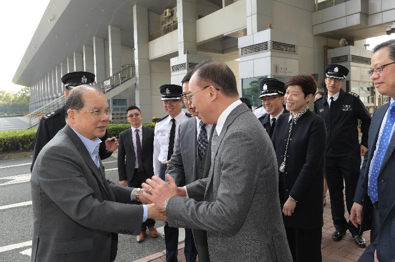 The Chief Secretary for Administration, Mr Matthew Cheung Kin-chung (left), visited Shenzhen Bay Control Point, this morning (February 16).
