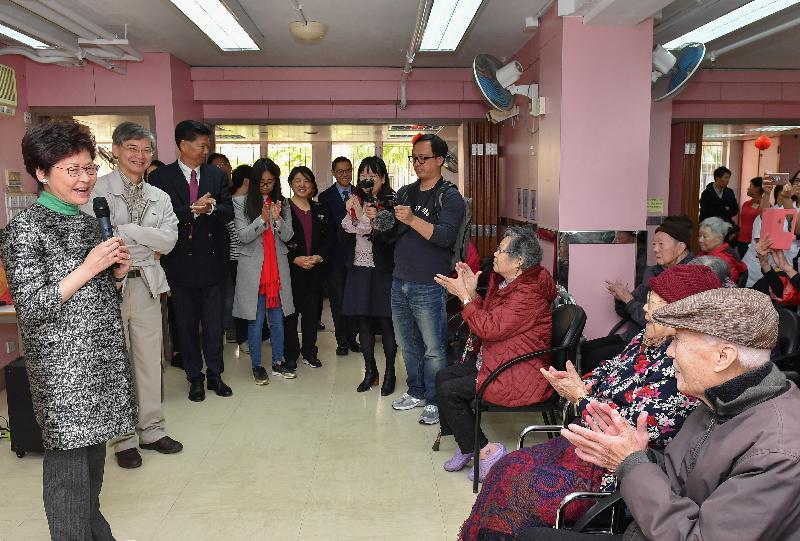 The Chief Executive, Mrs Carrie Lam (first left) visits elderly residents in a contract home of the Social Welfare Department in Tsz Wan Shan this morning (February 16) to extend her Lunar New Year greetings to them. Beside her is the Secretary for Labour and Welfare, Dr Law Chi-kwong (second left).