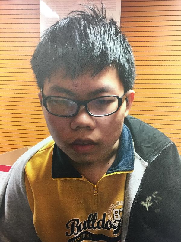 The Chinese boy is about 14 to 18 years old. He is about 1.7 metres tall and 63 kilograms in weight. He has a round face with yellow complexion and short black hair. He wore a black jacket, a yellow shirt, black trousers, yellow sports shoes and a pair of black glasses when being found. No identity document was found.