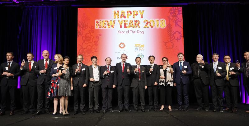The Hong Kong Economic and Trade Office, Sydney (HKETO) held a Chinese New Year reception in Sydney today (February 23). Photo shows the Director of the HKETO, Mr Raymond Fan (eighth right), proposing a toast with other officiating guests to celebrate the arrival of the Year of the Dog.