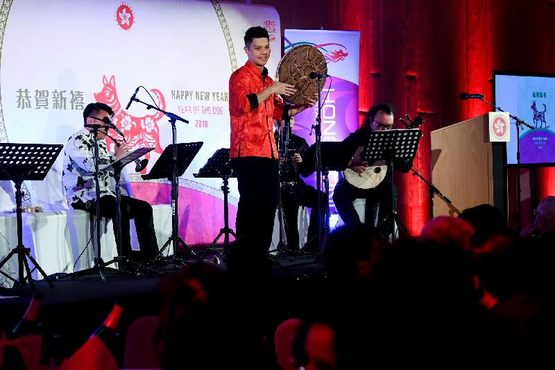 Hong Kong musicians of Artemisia played a variety of Chinese traditional and folk melodies and Western opera extracts entitled "Dance along the Silk Road" at the Chinese New Year reception in Brussels on February 20 (Brussels time).