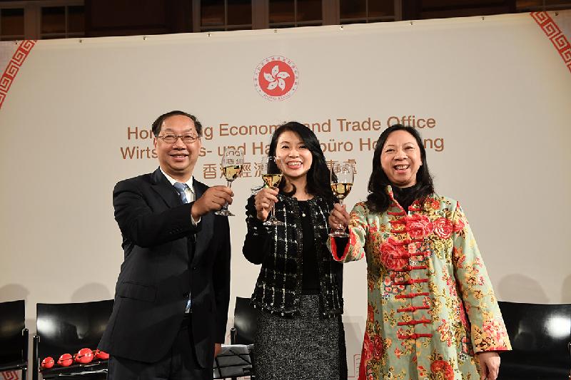 The Hong Kong Economic and Trade Office, Berlin (HKETO Berlin) held a Chinese New Year Reception in Berlin on February 26 (Berlin Time). Photo shows (from left) the Ambassador of the People's Republic of China to Germany, Mr Shi Mingde; the Director of the HKETO Berlin, Ms Betty Ho and the Special Representative for Hong Kong Economic and Trade Affairs to the European Union, Ms Shirley Lam at the toasting ceremony.