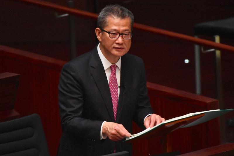財政司司長陳茂波今日（二月二十八日）在立法會宣讀二零一八至一九年度《財政預算案》。