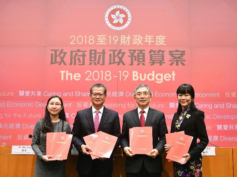 The Financial Secretary, Mr Paul Chan (seocnd left), holds a press conference this afternoon (February 28) at the Central Government Offices in Tamar after delivering the 2018-19 Budget in the Legislative Council. Also in attendance are the Secretary for Financial Services and the Treasury, Mr James Lau (second right); the Permanent Secretary for Financial Services and the Treasury (Treasury), Ms Alice Lau (first left); and the Government Economist, Mrs Helen Chan (first right).
