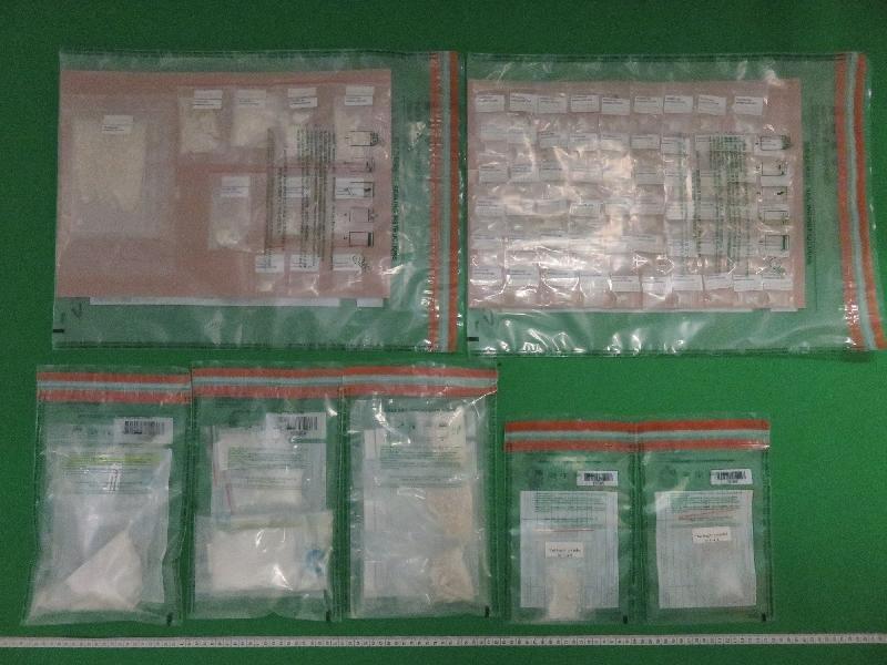香港海关昨日（三月二日）在长沙湾检获约四百四十克怀疑可卡因及约一百二十克怀疑氯胺酮，估计市值约五十八万元。