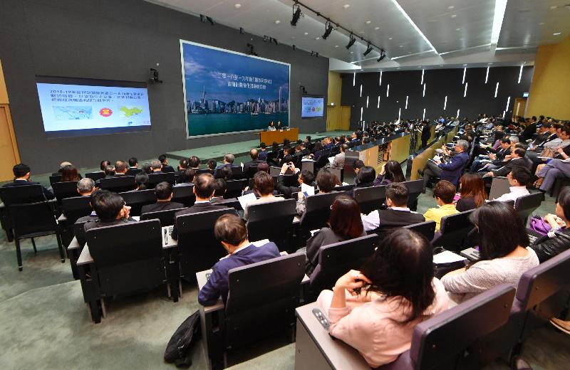 Over 200 participants, including members of relevant government advisory and vetting committees, representatives of major local trade and industrial organisations, small and medium enterprise associations, supporting organisations, professional bodies and start-up and trade associations attend the briefing session held by the Trade and Industry Department today (March 5).
