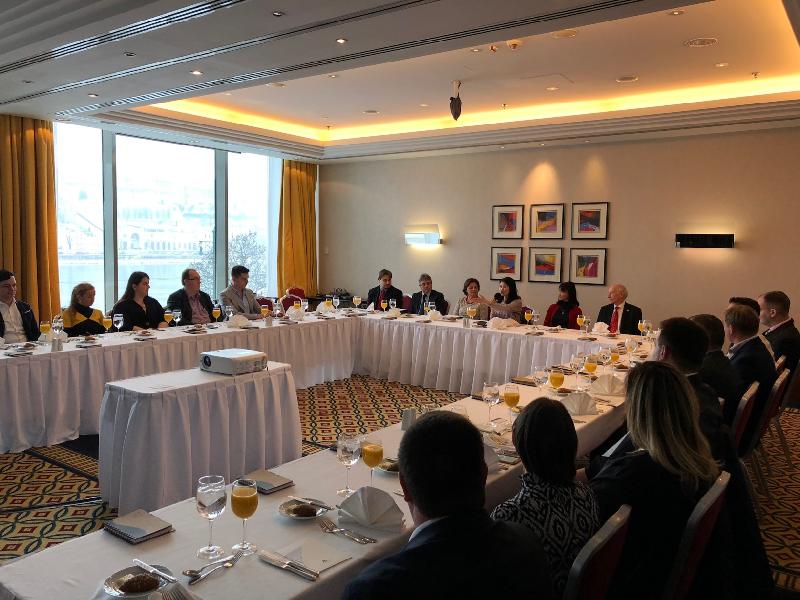 匈牙利公司的代表三月二日（布達佩斯時間）參與香港駐柏林經濟貿易辦事處聯同投資推廣署在匈牙利布達佩斯舉辦的商務午餐會，了解香港提供的機遇。