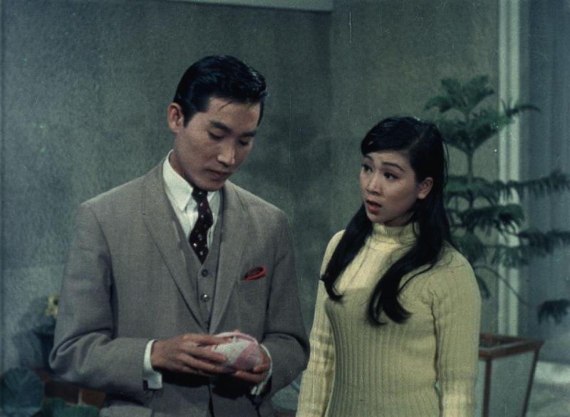 康樂及文化事務署香港電影資料館的「影畫早晨」節目將以「最佳拍檔之談談情」為題，選映六對為人熟悉的銀幕情侶的代表作。圖為《花月佳期》（1967）劇照。
