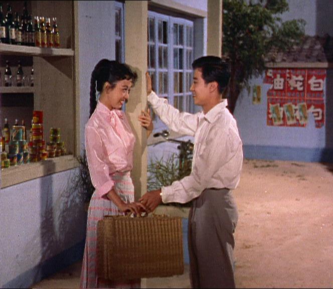 The Hong Kong Film Archive of the Leisure and Cultural Services Department will present "Dynamic Duos: In Search of Love" in the "Morning Matinee" series, screening notable works of six pairs of regular onscreen lovers. Photo shows a film still of "A Challenge of Love" (1960).