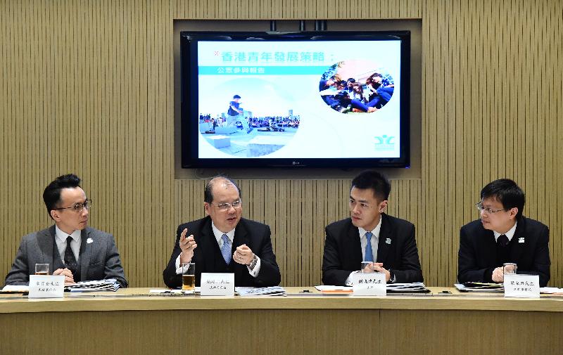 政務司司長張建宗今日（三月七日）下午出席青年事務委員會第144次會議，聽取委員介紹《香港青年發展策略：公眾參與報告》。圖示張建宗（左二）在會議上發言。