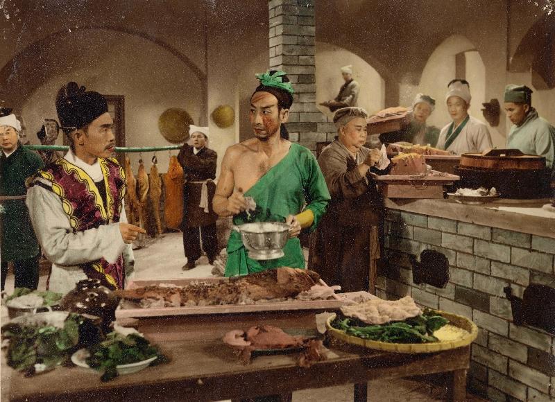 康乐及文化事务署香港电影资料馆的「瑰宝情寻」系列，今期以「赏文•阅影　华语名著改编」为题，于四月至九月每月放映两出改编自同一文学经典的电影。图为《鱼肠剑》（1957）剧照。