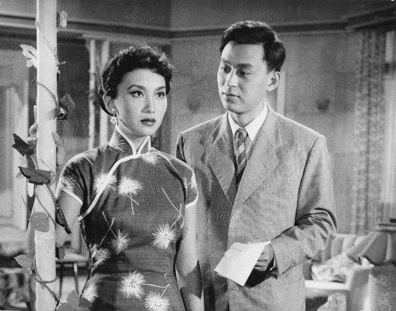 康樂及文化事務署香港電影資料館的「瑰寶情尋」系列，今期以「賞文•閱影　華語名著改編」為題，於四月至九月每月放映兩齣改編自同一文學經典的電影。圖為《日出》（1956）劇照。