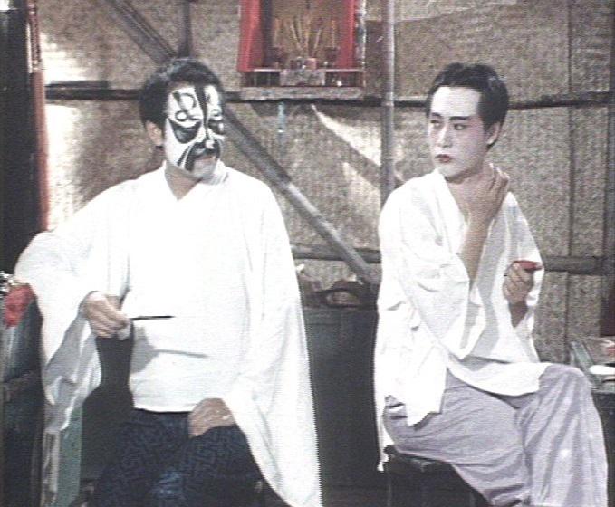 康乐及文化事务署香港电影资料馆的「瑰宝情寻」系列，今期以「赏文•阅影　华语名著改编」为题，于四月至九月每月放映两出改编自同一文学经典的电影。图为《香港香港：霸王别姬》（1981）剧照。