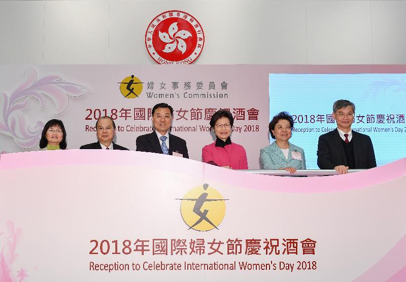 The Chief Executive, Mrs Carrie Lam, officiated at a reception organised by the Women's Commission (WoC) to celebrate International Women's Day 2018 at Central Government Offices in Tamar today (March 8). Photo shows (from left) the Vice-Chairperson of the WoC and Permanent Secretary for Labour and Welfare, Ms Chang King-yiu; the Chief Secretary for Administration, Mr Matthew Cheung Kin-chung; the Commissioner of the Ministry of Foreign Affairs of the People's Republic of China in the Hong Kong Special Administrative Region (HKSAR), Mr Xie Feng; Mrs Lam; Deputy Director of the Liaison Office of the Central People's Government in the HKSAR Ms Qiu Hong; and the Secretary for Labour and Welfare, Dr Law Chi-kwong, officiating at the lighting ceremony.
