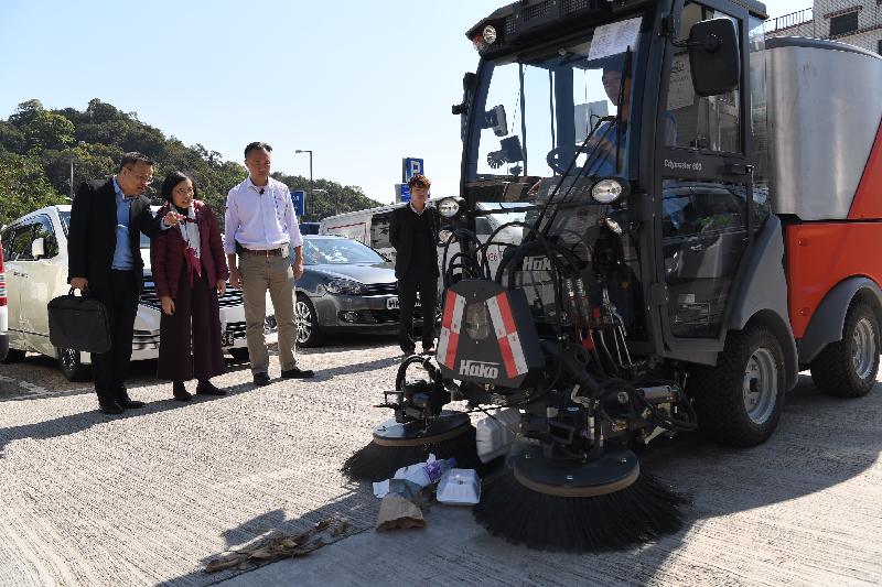 The Secretary for Food and Health, Professor Sophia Chan (second left), inspects the operation of a mini street sweeper in Tai Mei Tuk Village today (March 9) and is briefed by the Assistant Director of Food and Environmental Hygiene (Operations), Mr Fork Ping-lam (first left), on how the street sweeper enhances the efficiency of daily street cleaning work.